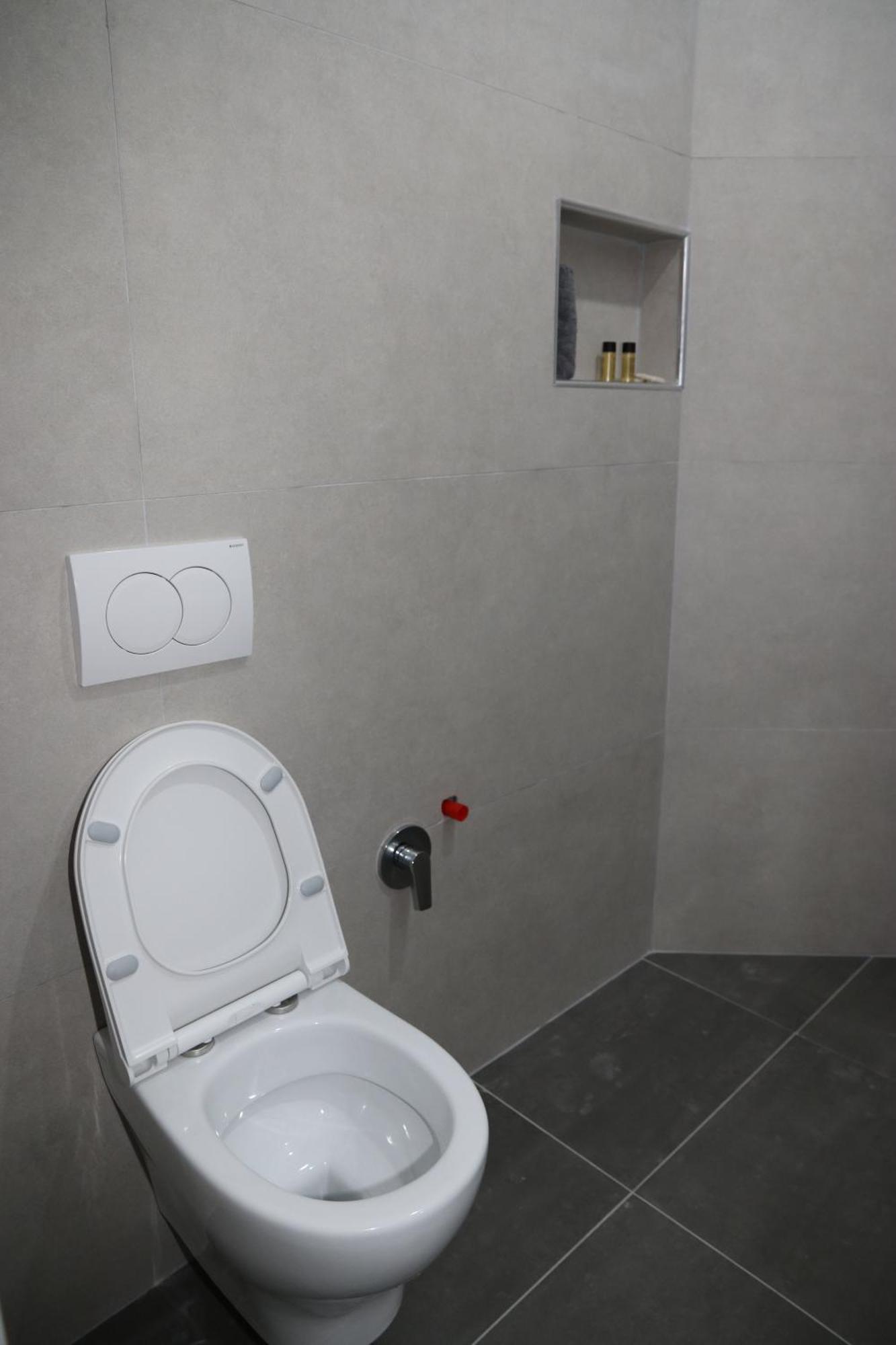 White House * Tirana